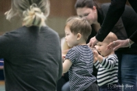 Kleine und Große am laufenden Band (Eltern-Kind)